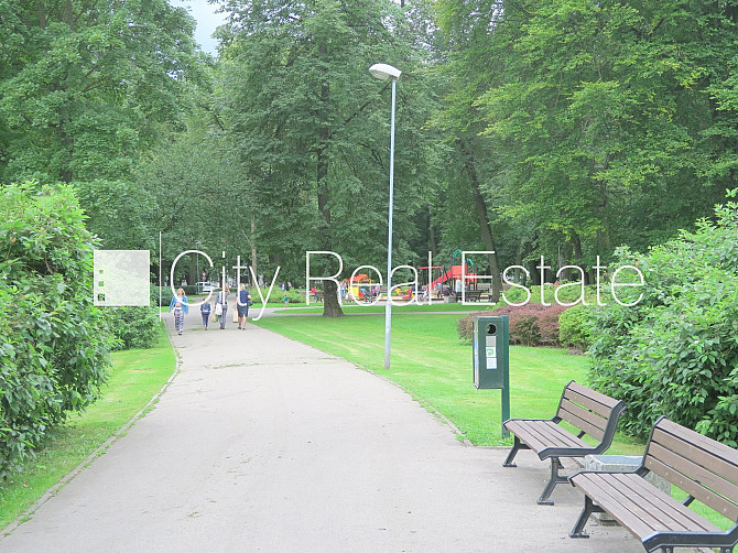 Jaunceltne, ķieģeļu mūra sienas, labiekārtota apzaļumota teritorija, slēgta teritorija, Jūrmala - foto 18