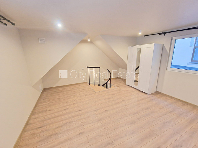 Дом во дворе, закрытый двор, место для машины, студио, кухня объединена с Рига - изображение 11