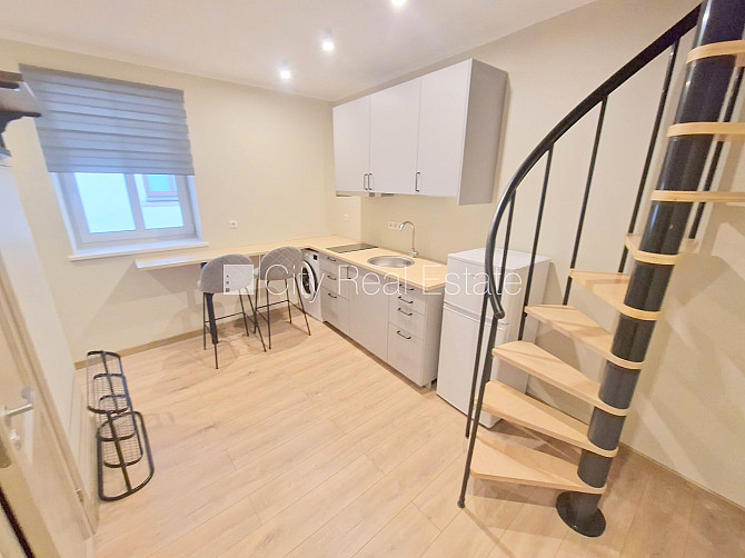 Дом во дворе, закрытый двор, место для машины, студио, кухня объединена с Рига - изображение 3