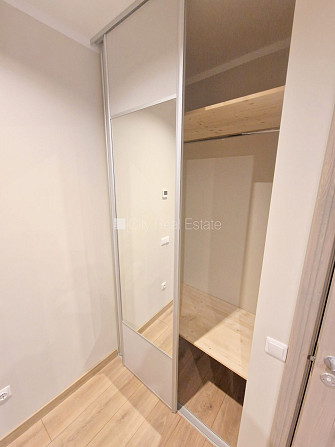 Дом во дворе, закрытый двор, место для машины, студио, кухня объединена с Рига - изображение 20