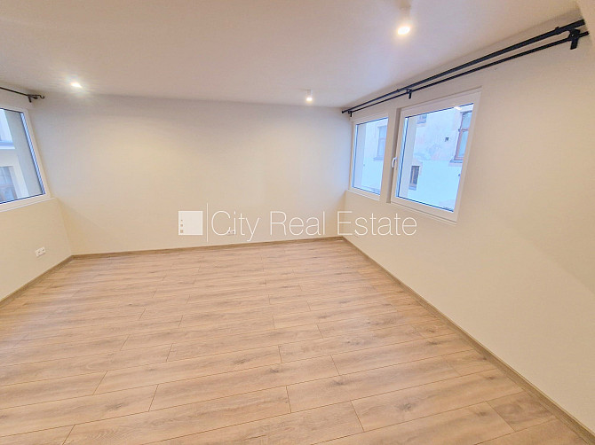 Дом во дворе, закрытый двор, место для машины, студио, кухня объединена с Рига - изображение 12