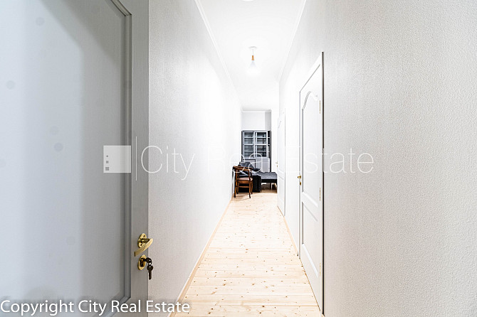 Fasādes māja, renovēta māja, slēgts pagalms, ieeja no ielas, kāpņu telpa pēc kapitālā Rīga - foto 14