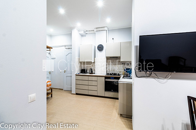 Fasādes māja, renovēta māja, slēgts pagalms, ieeja no ielas, kāpņu telpa pēc kapitālā Rīga - foto 16