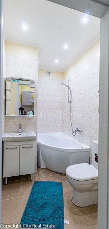 Fasādes māja, renovēta māja, slēgts pagalms, ieeja no ielas, kāpņu telpa pēc kapitālā Rīga - foto 19