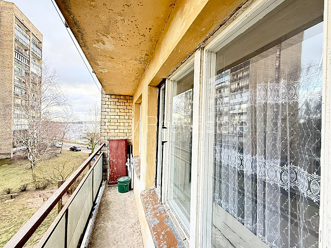 Privātmāja, renovēta māja, vieta automašīnai, teritorijas stāvlaukums noklāts ar Rīga - foto 9