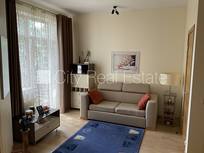 Fasādes māja, renovēta māja, ieeja no ielas, ir lifts, kāpņu telpa pēc kapitālā remonta, Rīga - foto 19