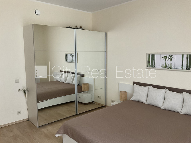 Fasādes māja, renovēta māja, ieeja no ielas, ir lifts, kāpņu telpa pēc kapitālā remonta, Rīga - foto 15