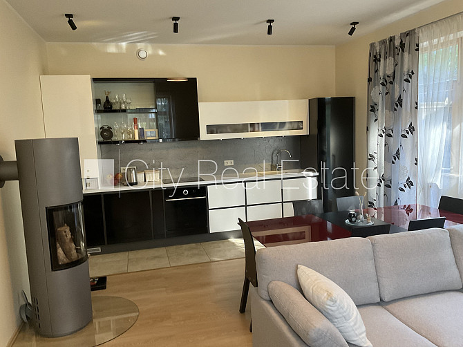 Fasādes māja, renovēta māja, ieeja no ielas, ir lifts, kāpņu telpa pēc kapitālā remonta, Rīga - foto 8