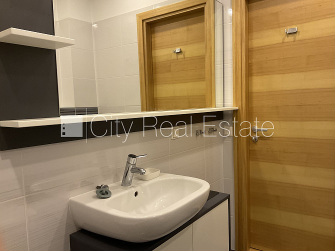 Fasādes māja, renovēta māja, ieeja no ielas, ir lifts, kāpņu telpa pēc kapitālā remonta, Rīga - foto 6