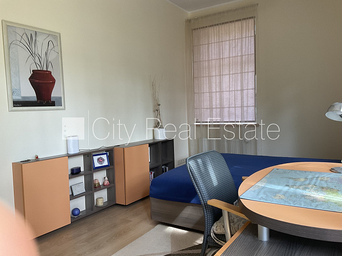 Fasādes māja, renovēta māja, ieeja no ielas, ir lifts, kāpņu telpa pēc kapitālā remonta, Rīga - foto 17