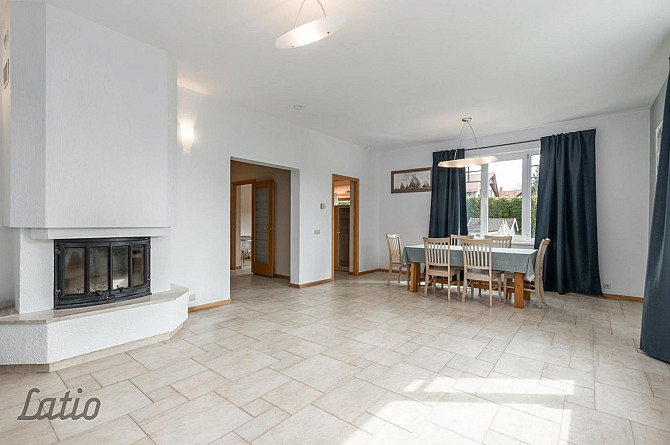 Izīrē ļoti mājīgu, daļēji mēbēlētu ģimenes divstāvu māju ekskluzīvā privātmāju Sigulda - foto 3