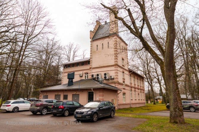 Nomai tiek piedāvāts plašs un funkcionāls birojs renovētā ēkā ar ērtu piekļuvi un Rīga - foto 10