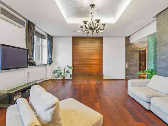 A three-room apartment is available in the center of Riga. The property is located in a green and ra Rīga