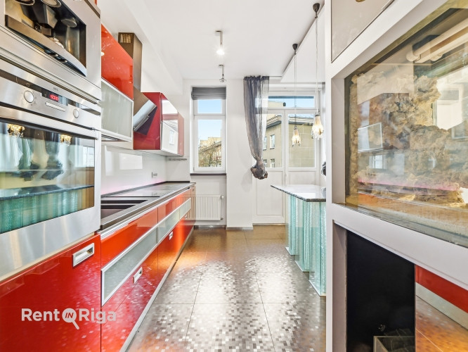 Rīgas centrā pieejams trīsistabu dzīvoklis. Īpašums atrodas zaļā un strauji augošā Rīga - foto 4