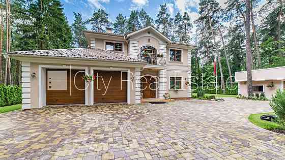 Новостройка, благоустроенная озеленённая территория, подъездная дорога покрыта Jūrmala