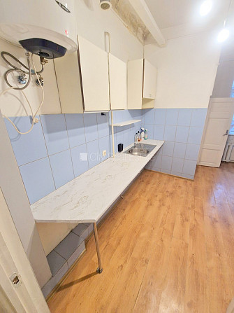 Fasādes māja, renovēta māja, iežogota teritorija, vieta automašīnai, ieeja no ielas un Rīga - foto 4