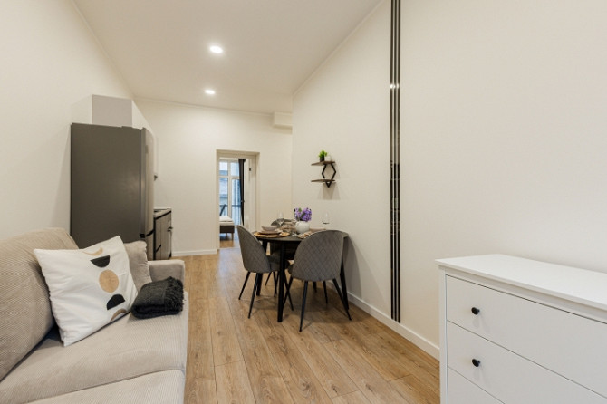 Pieejams ekskluzīvs dzīvoklis īstermiņa īrei Merķeļa ielā 8. Dzīvoklis ir pilnībā Rīga - foto 5