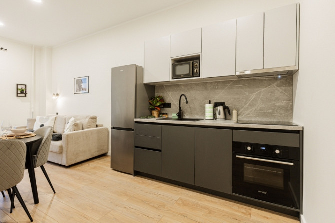 Pieejams ekskluzīvs dzīvoklis īstermiņa īrei Merķeļa ielā 8. Dzīvoklis ir pilnībā Rīga - foto 3