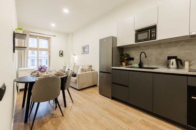 Pieejams ekskluzīvs dzīvoklis īstermiņa īrei Merķeļa ielā 8. Dzīvoklis ir pilnībā Rīga - foto 2