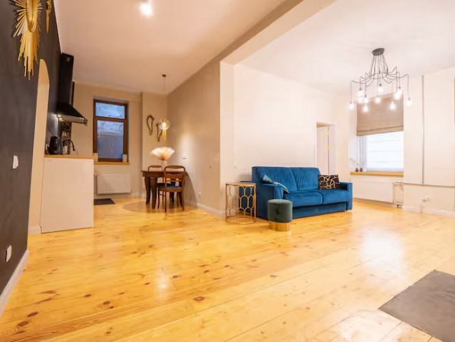 Pieejams elegants, plašs dzīvoklis īstermiņa īrei Vecrīgā, Mazā Monētu ielā. Dzīvoklis Rīga - foto 2