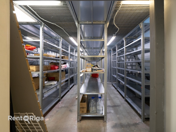 Reta iespēja īrēt telpas klusajā centrā, parka zonā, ar ērtu autostāvvietu, Kr. Barona un Rīga - foto 9