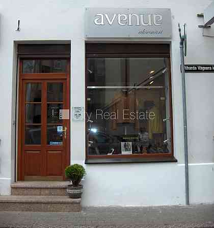 Дом во дворе, закрытый двор, окна выходят в обе стороны дома, изолированные Rīga