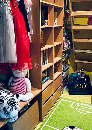 Fasādes māja, renovēta māja, apsargāta teritorija, ieeja no ielas, kāpņu telpa pēc Rīga - foto 19