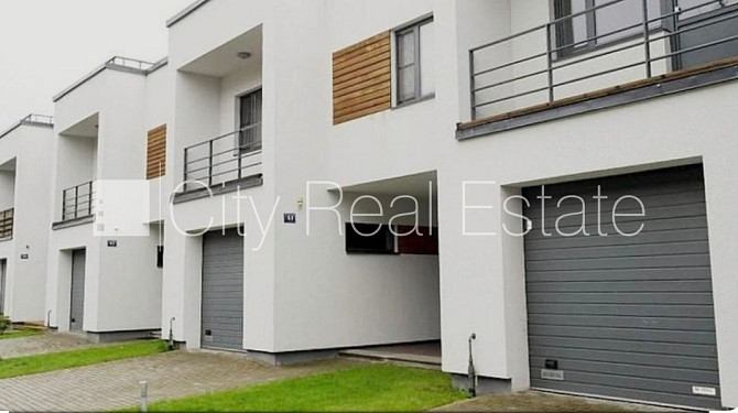 Fasādes māja, renovēta māja, apsargāta teritorija, ieeja no ielas, kāpņu telpa pēc Rīga - foto 1