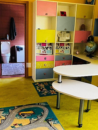 Fasādes māja, renovēta māja, apsargāta teritorija, ieeja no ielas, kāpņu telpa pēc Rīga - foto 18