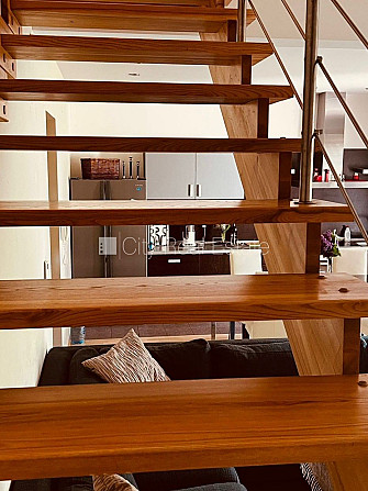 Fasādes māja, renovēta māja, apsargāta teritorija, ieeja no ielas, kāpņu telpa pēc Rīga - foto 12