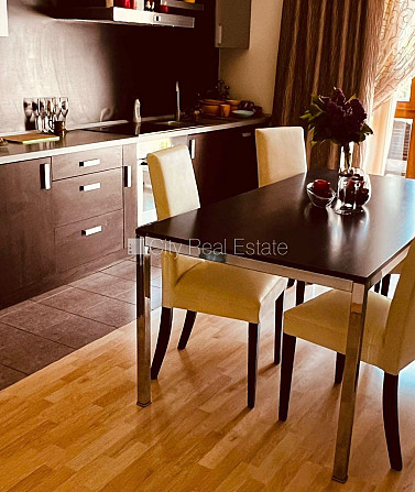 Fasādes māja, renovēta māja, apsargāta teritorija, ieeja no ielas, kāpņu telpa pēc Rīga - foto 9