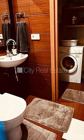 Fasādes māja, renovēta māja, apsargāta teritorija, ieeja no ielas, kāpņu telpa pēc Rīga - foto 11