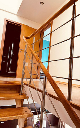 Fasādes māja, renovēta māja, apsargāta teritorija, ieeja no ielas, kāpņu telpa pēc Rīga - foto 13