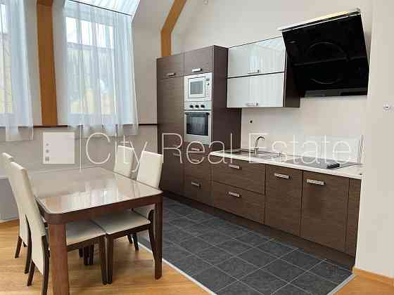 Фасадный дом, реновированный дом, вход с улицы, лифт, лестничная клетка после Rīga