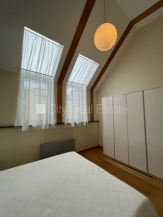 Fasādes māja, renovēta māja, ieeja no ielas, ir lifts, kāpņu telpa pēc kapitālā remonta, Rīga - foto 13