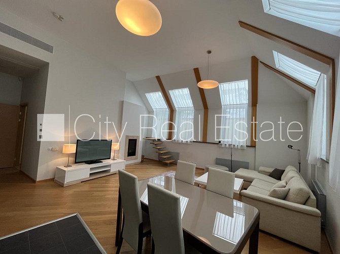 Fasādes māja, renovēta māja, ieeja no ielas, ir lifts, kāpņu telpa pēc kapitālā remonta, Rīga - foto 5