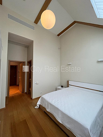 Fasādes māja, renovēta māja, ieeja no ielas, ir lifts, kāpņu telpa pēc kapitālā remonta, Rīga - foto 14