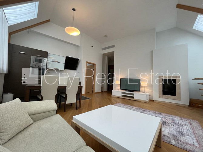 Fasādes māja, renovēta māja, ieeja no ielas, ir lifts, kāpņu telpa pēc kapitālā remonta, Rīga - foto 1