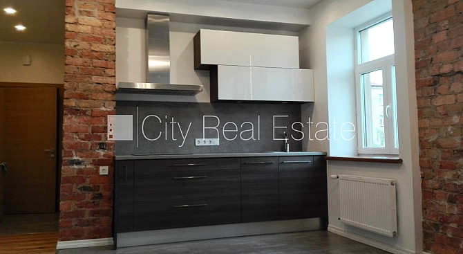 Фасадный дом, благоустроенная озеленённая территория, закрытый двор, территория Рига - изображение 14