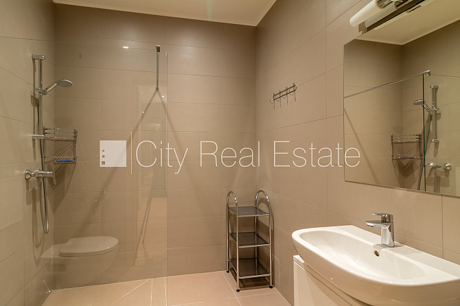 Фасадный дом, благоустроенная озеленённая территория, закрытый двор, территория Рига - изображение 6