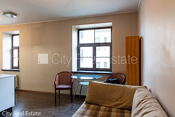 Здание во дворе, реновированный дом, благоустроенная озеленённая территория, Рига - изображение 15