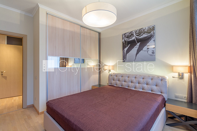 Здание во дворе, реновированный дом, благоустроенная озеленённая территория, Рига - изображение 5