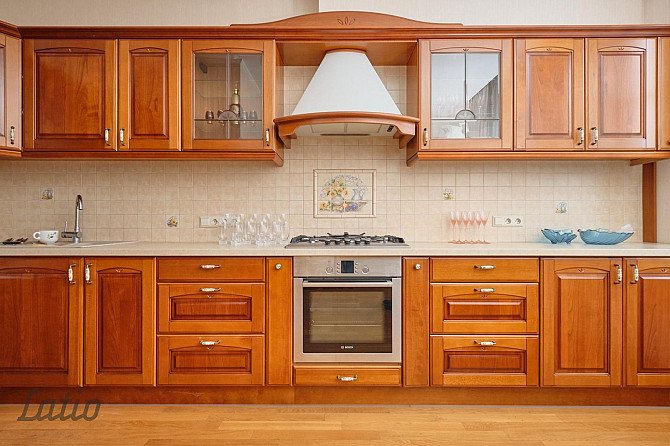 Piedāvājam iegādei kvalitatīvu privātmāju ar sakoptu un apzaļumotu teritoriju, klusā Rīga - foto 3