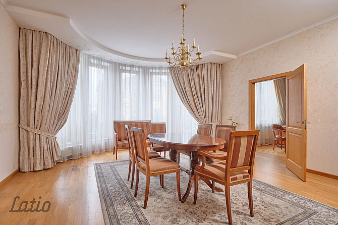 Piedāvājam iegādei kvalitatīvu privātmāju ar sakoptu un apzaļumotu teritoriju, klusā Rīga - foto 2