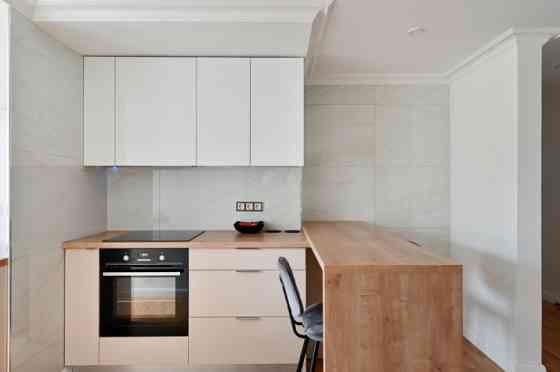 Izīrē mājīgu 2 istabu dzīvokli pašā Rīgas Centrā!  Saulains dzīvoklis kura logi ir vērsti uz pagalma Рига