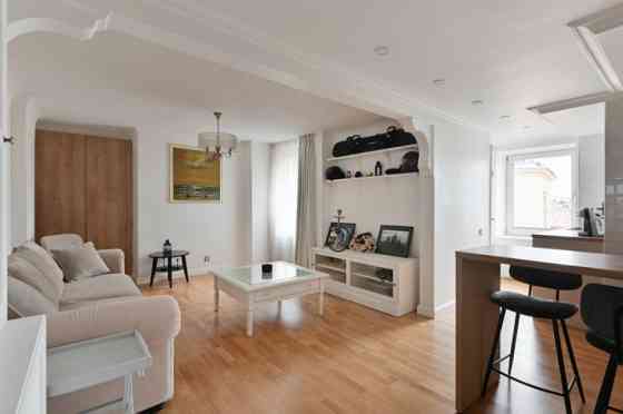 Izīrē mājīgu 2 istabu dzīvokli pašā Rīgas Centrā!  Saulains dzīvoklis kura logi ir vērsti uz pagalma Рига