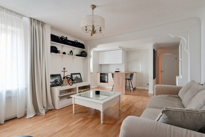 Izīrē mājīgu 2 istabu dzīvokli pašā Rīgas Centrā!  Saulains dzīvoklis kura logi ir vērsti uz pagalma Рига - изображение 1