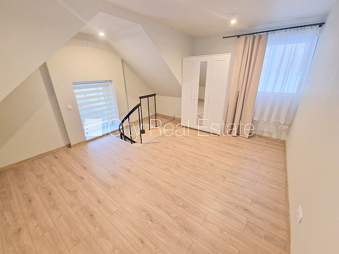 Земля в собственности, фасадный дом, место для машины, вход с улицы, лифт, лоджия 4 Рига - изображение 7