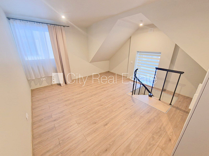 Земля в собственности, фасадный дом, место для машины, вход с улицы, лифт, лоджия 4 Рига - изображение 8