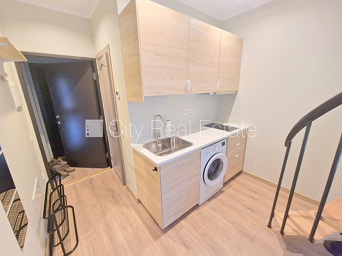 Земля в собственности, фасадный дом, место для машины, вход с улицы, лифт, лоджия 4 Рига - изображение 2